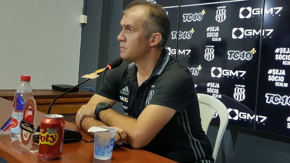 Técnico da Ponte Preta aponta chegada de reforços para a Série B