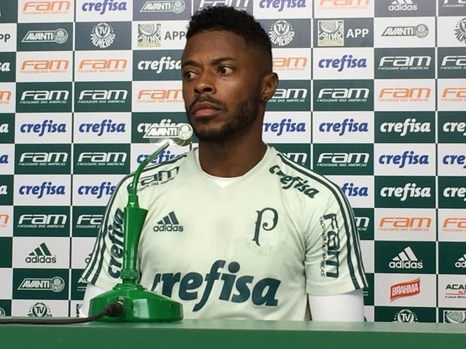 Fã de Roger na infância, Michel Bastos lamenta rótulos negativos