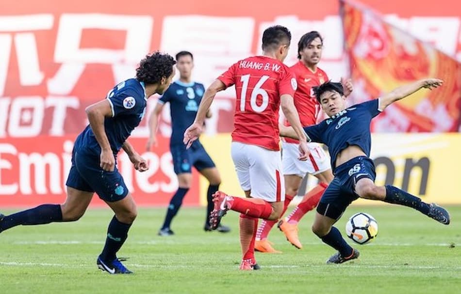 Goulart marca, mas Guangzhou tropeça na estreia da Champions