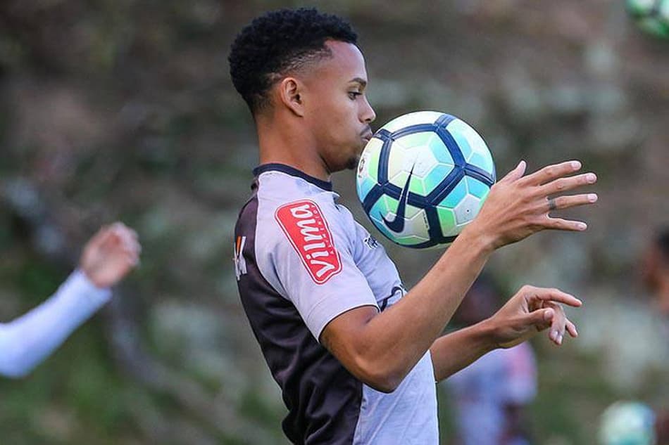 Atacante do Atlético-MG é liberado para acertar com Coritiba