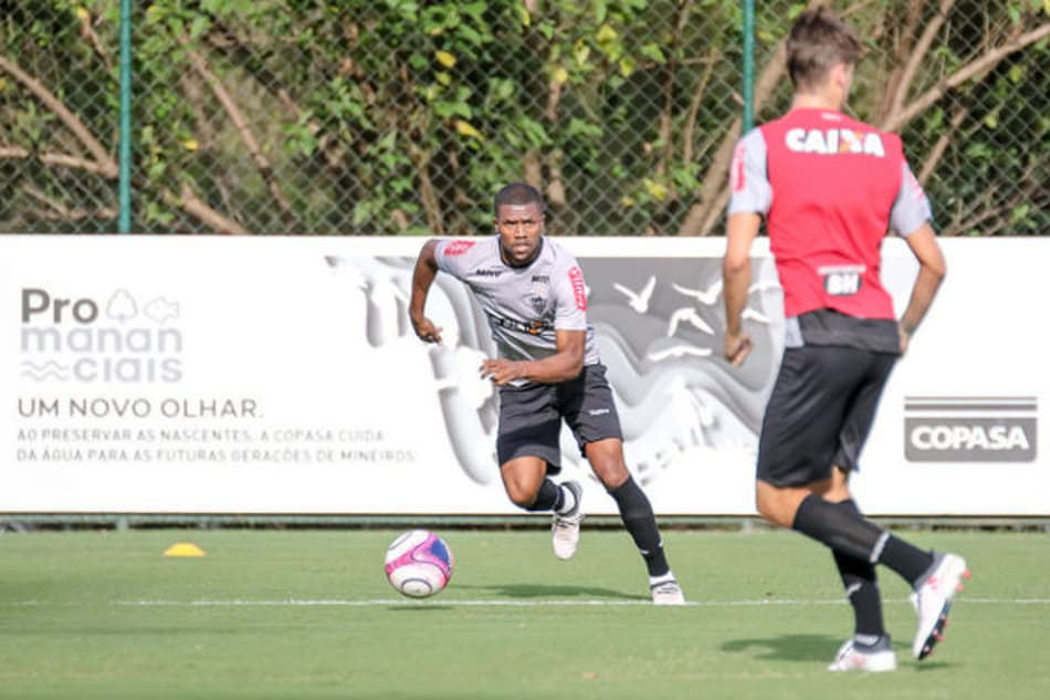 Atlético-MG treina de olho no clássico contra o Coelho