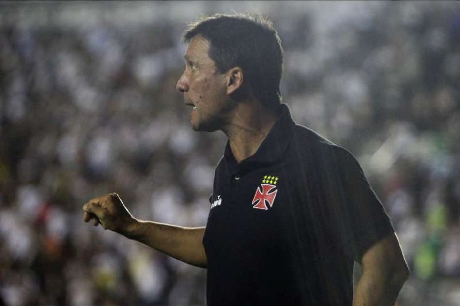 Vasco tem esperança em manter Zé; cúpula vê técnico como essencial