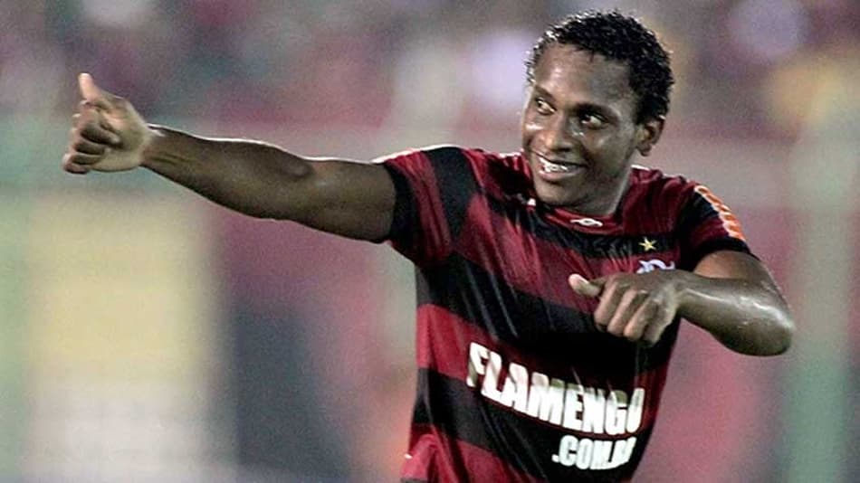 Willians, ex-Flamengo e Corinthians, foi anunciado por novo clube: veja jogadores famosos que estão atualmente nas Séries C e D