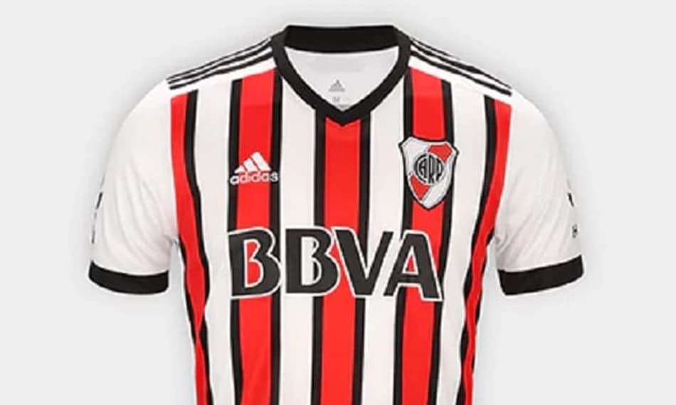 River Plate apresenta modelo "tricolor" como novo terceiro uniforme