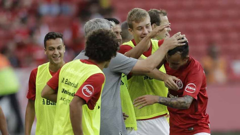 Inter oscila, mas ganha do Juventude e vira líder do Gauchão
