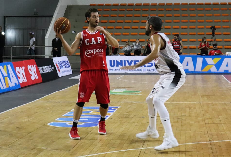 Paulistano vence Vitória e mantém liderança isolada no NBB