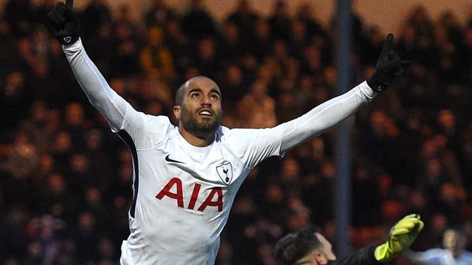 Lucas bate marca pessoal e vibra com primeiro gol pelo Tottenham