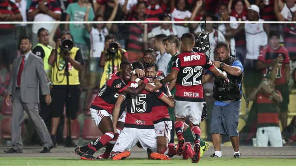 O Flamengo venceu o Boavista por 2 a 0, neste domingo, e conquistou a Taça Guanabara, primeiro turno do Carioca. Muitos jogadores do rubro-negro se destacaram na partida disputada no estádio Kleber Andrade, em Cariacica (ES). Um deles foi Vinicius Junior, que incendiou a partida e ainda fez um gol. Diego, Réver, Everton Ribeiro e Cuéllar também foram bem avaliados. Veja as notas do LANCE! (por Matheus Dantas)