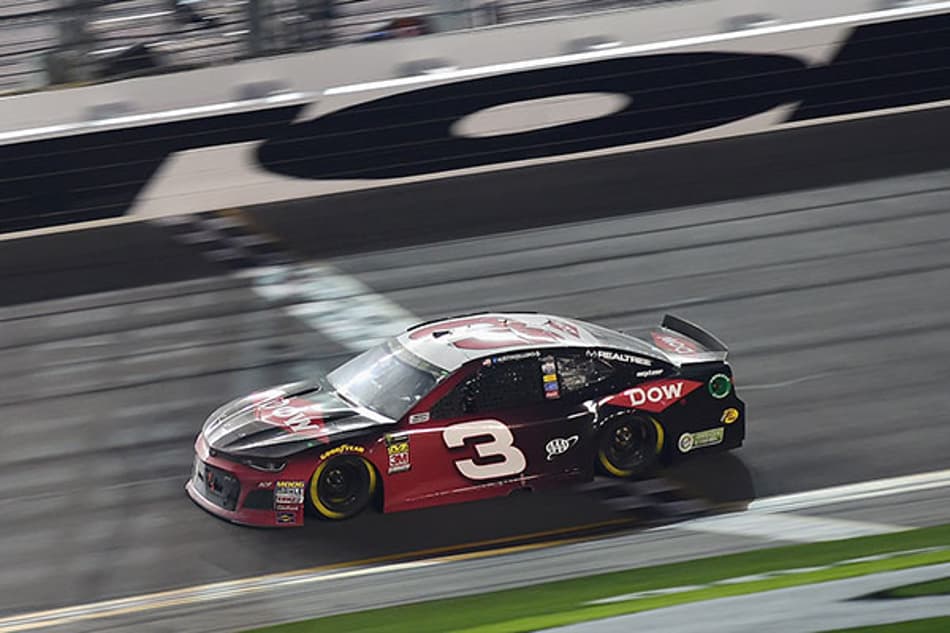 NASCAR: Austin Dillon vence em Daytona na última volta da prova