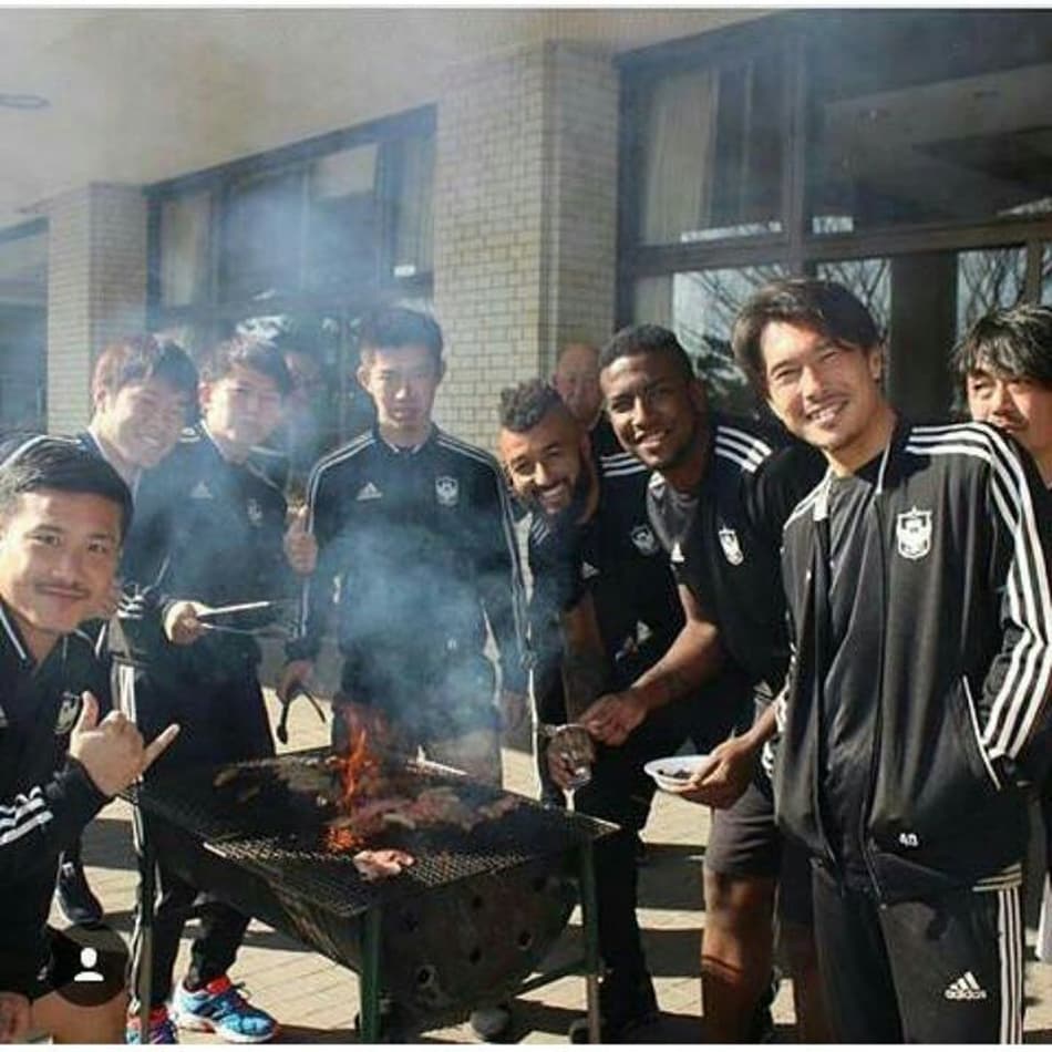 Nem no Japão o Muralha conseguiu fugir das zoações