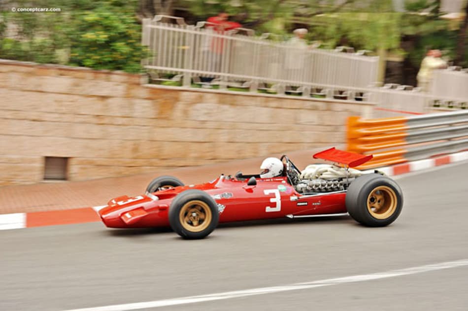 Ferrari vem de vermelho mais escuro para temporada 2018 da F1