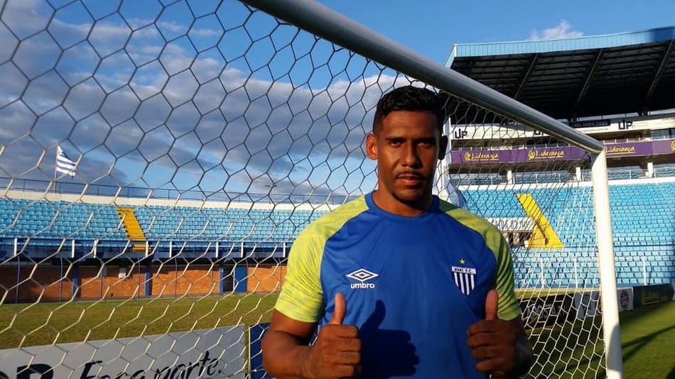 Avaí apresenta oficialmente o goleiro Aranha, ex-Ponte Preta
