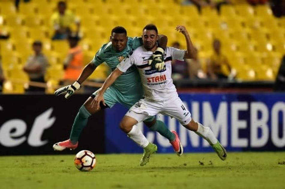 Barcelona de Guayaquil martela, mas não sai do zero com o General Díaz