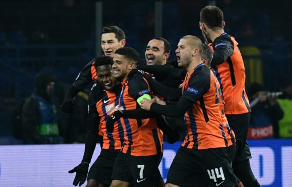 Roma sai na frente, mas dá virada ao Shakhtar; Alisson evita o pior