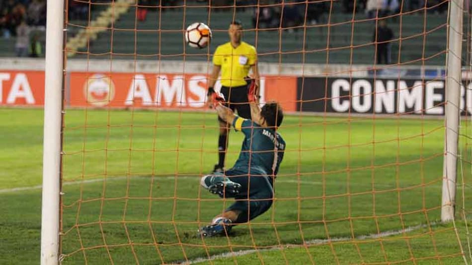 Feito de Martín Silva foi inédito na história do Vasco na Libertadores