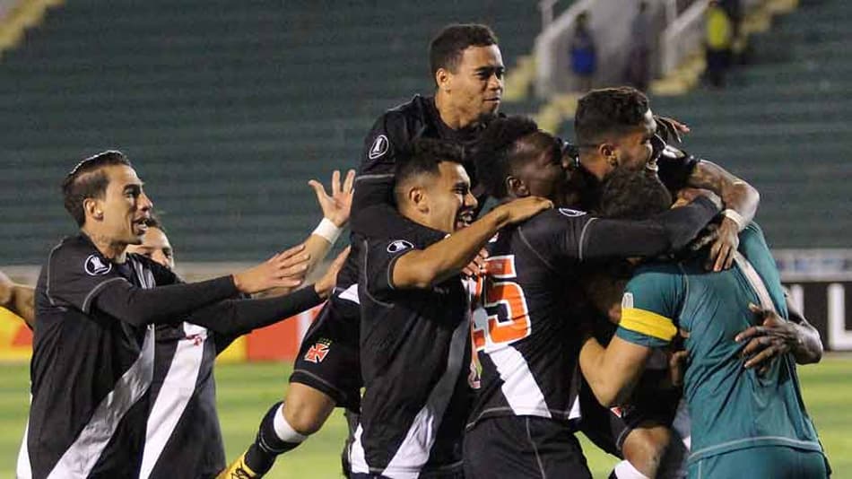Foi no sufoco, mas o Vasco conseguiu a classificação para a fase de grupos da Libertadores. Com enorme vantagem, o time perdeu por 4 a 0 e acabou levando a classificação nos pênaltis, graças a uma grande atuação de Martin Silva.