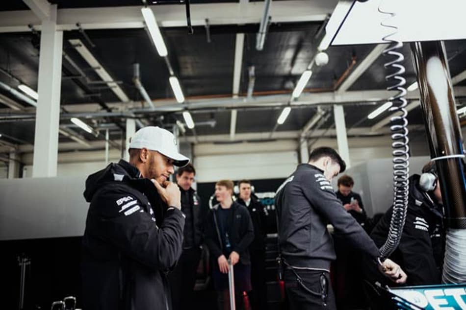Hamilton: Rivais deram um passo maior, mais Mercedes voltará mais forte