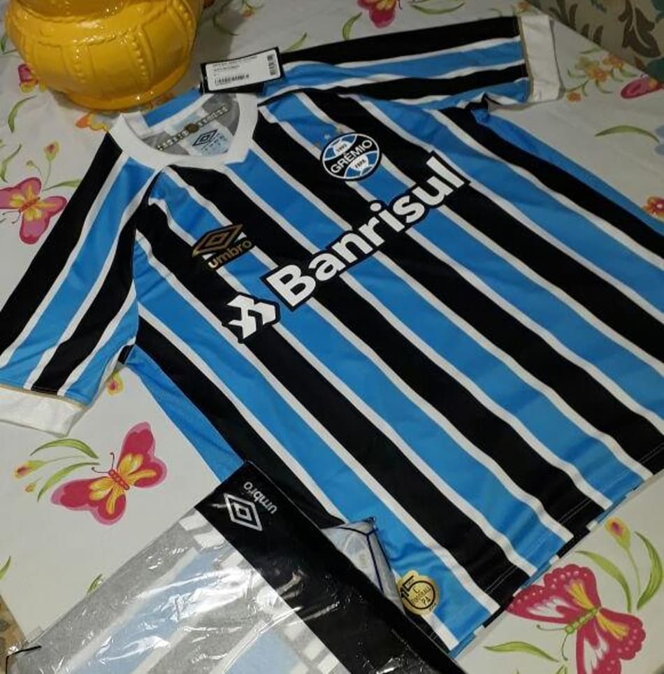 Provável nova camisa 1 do Grêmio tem imagens vazadas na internet. Veja fotos