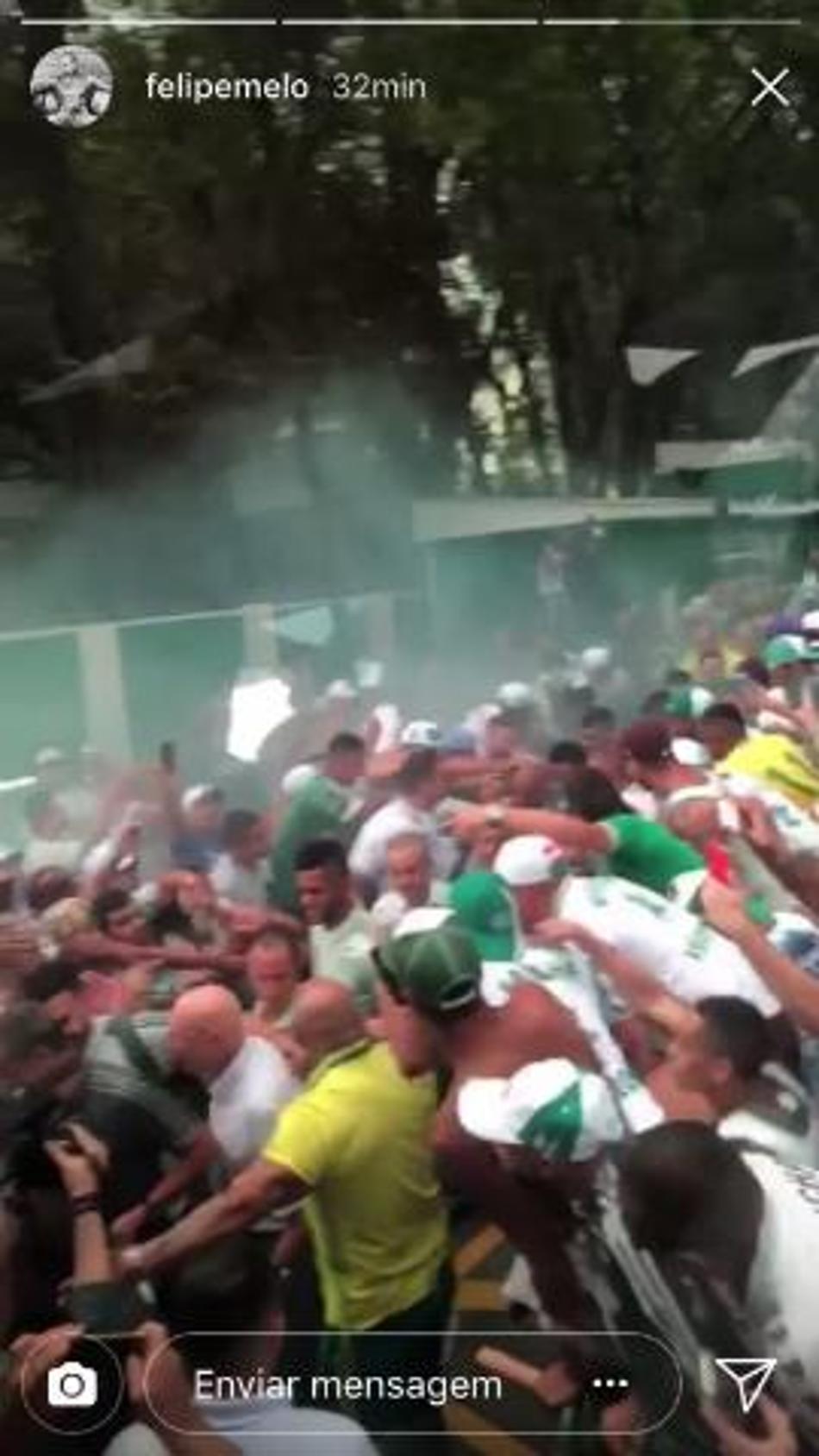 Palmeiras deixa a Academia com apoio da torcida antes do Dérbi