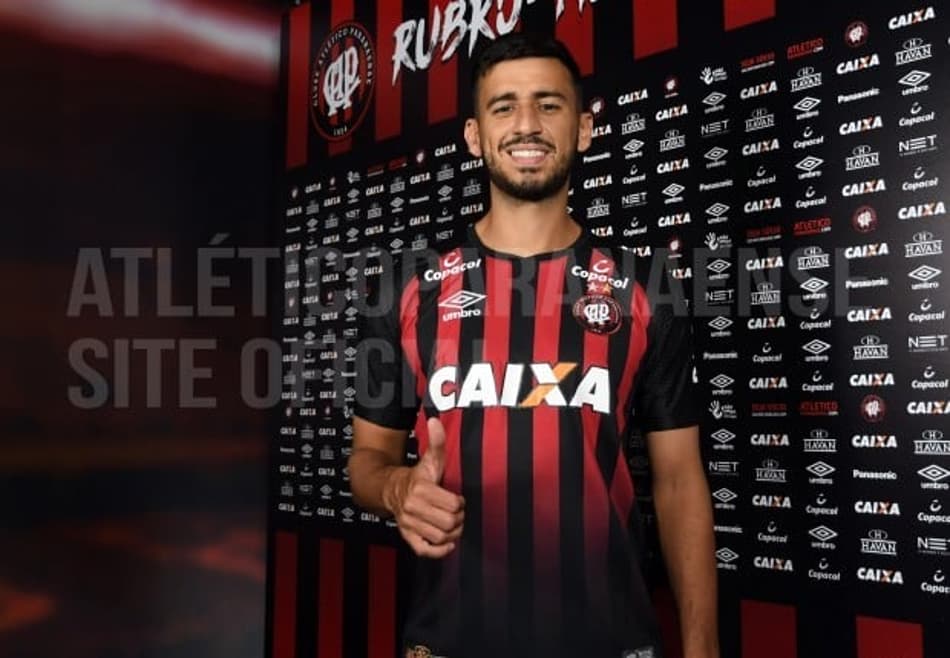 Atlético-PR confirma a contratação de Camacho por empréstimo