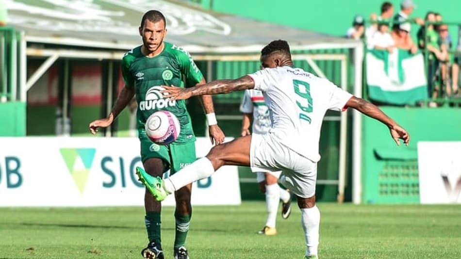 Sem dificuldade, Chapecoense bate o Concórdia e encosta no líder