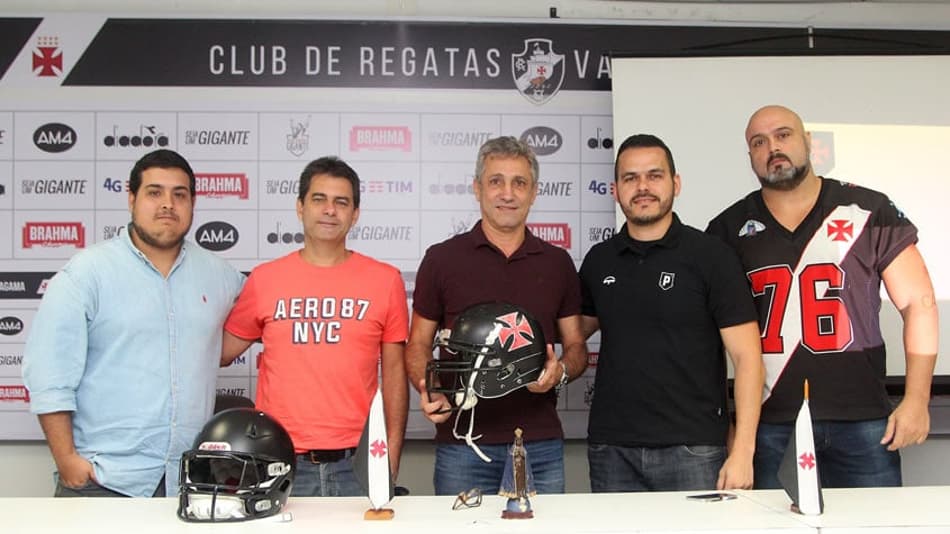 Vasco volta com time de futebol americano e apresenta elenco