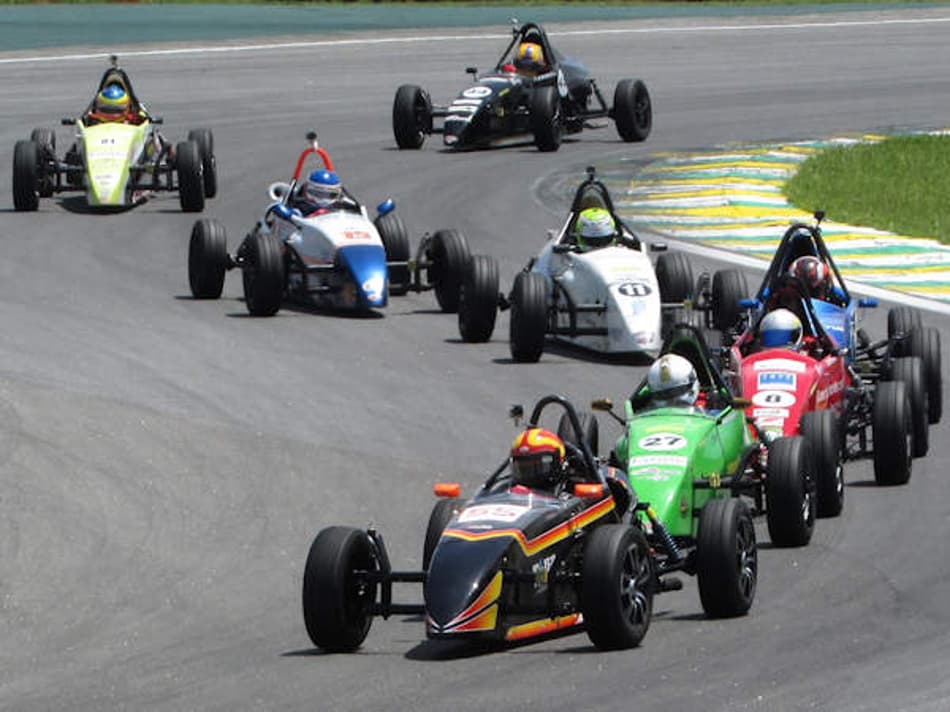 Jovem piloto vence na FVee e inicia duelo com tricampeão pelo título paulista em Interlagos