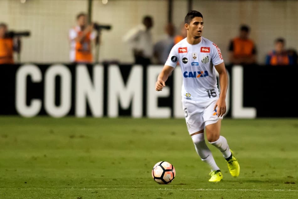 Titular na Libertadores, Guedes tem estreia dupla pelo Santos