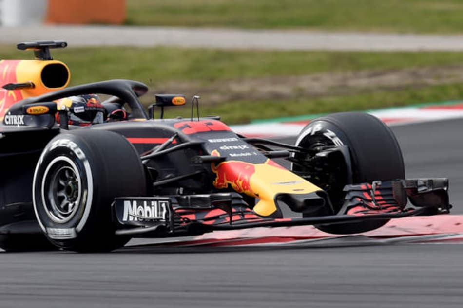 Em dia "extremamente gelado", Verstappen deu 67 voltas no circuito da Catalunha
