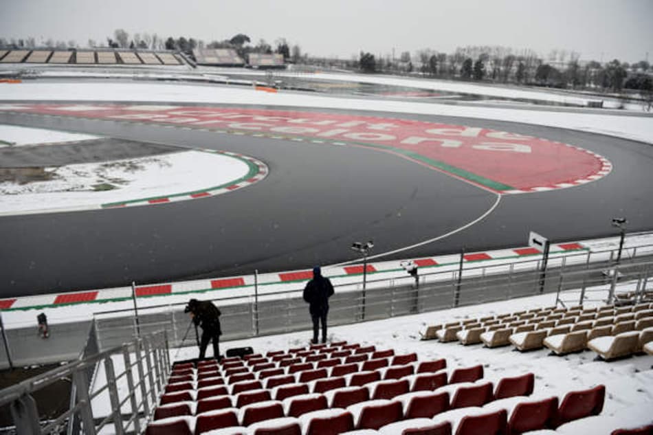 Neve e frio atrapalham terceiro dia de testes da F1 em Barcelona