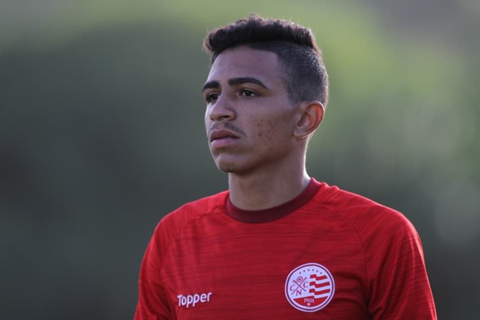 Jogador da base do Náutico se destaca e deve ganhar espaço no time principal