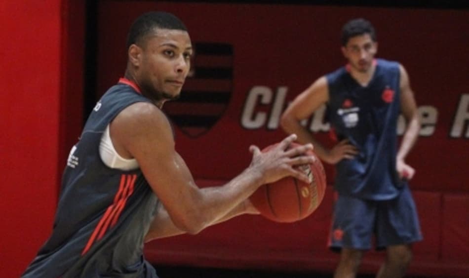 Ala-armador chega ao Corinthians e espera bom recomeço