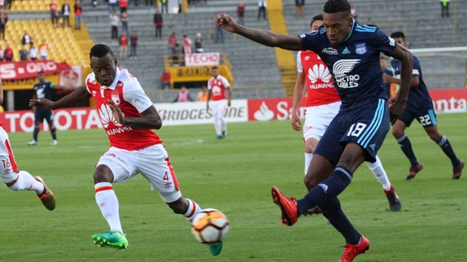 Em jogo marcado por erros defensivos, Santa Fe e Emelec apenas empatam