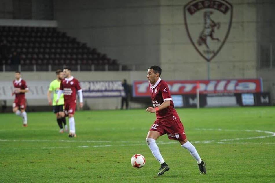 Lateral brasileiro pode viver momento histórico na Grécia