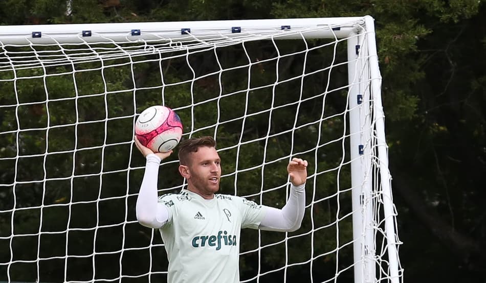 Em baixa no Palmeiras, Fabiano é liberado para acertar com o Inter