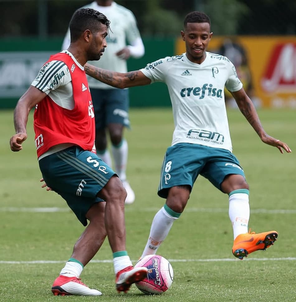 Dínamo de Kiev negocia com o Palmeiras para contratar Tchê Tchê