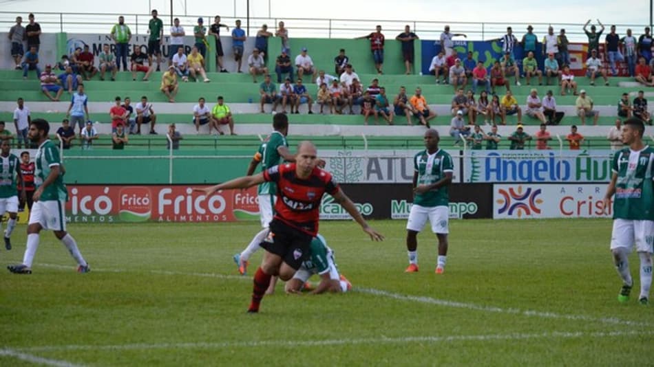 Dragão mantém vivo o sonho da classificação para a próxima fase do Goiano
