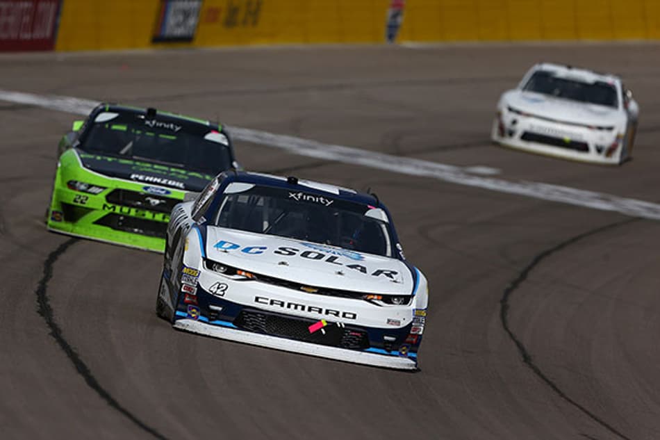 NASCAR Xfinity: Kyle Larson segura Christopher Bell para vencer em Las Vegas