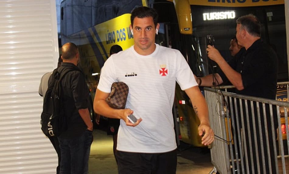 Martin consegue liberação do Uruguai e jogará clássico domingo