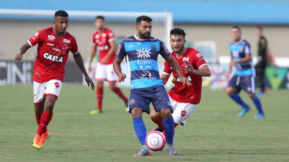 Aparecidense quebra invencibilidade do Vila Nova e assume a liderança