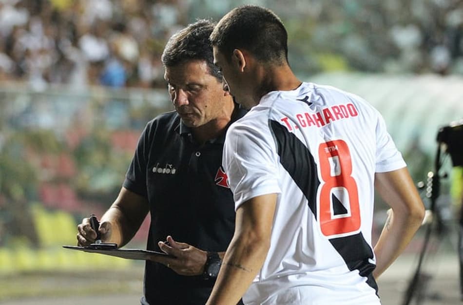 Pedindo passagem: Thiago Galhardo vira trunfo de Zé Ricardo no Vasco