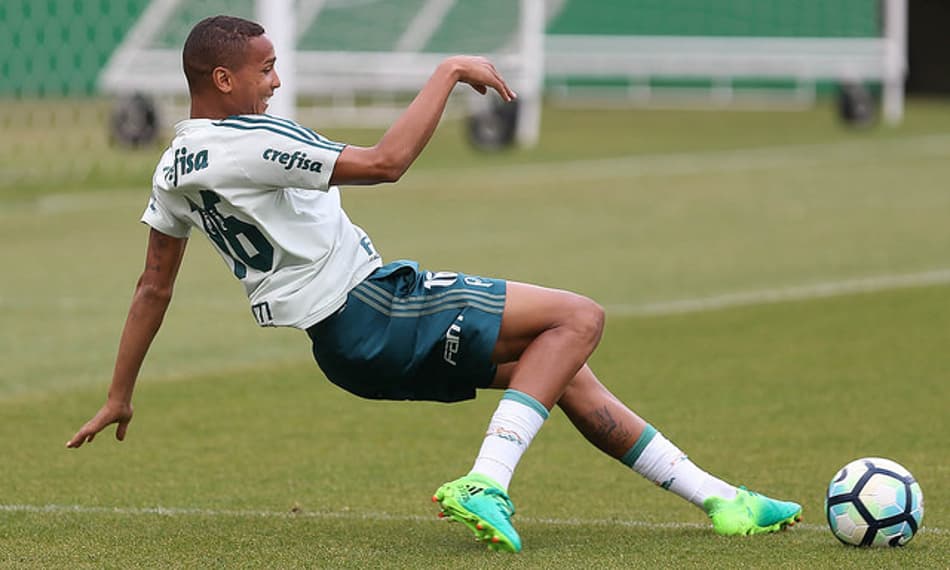Recuperado, Deyverson volta a treinar com o grupo do Palmeiras