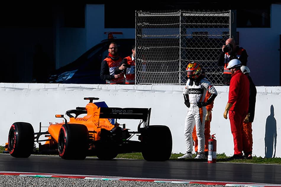 McLaren mantém a calma depois de ter problemas técnicos no mesmo dia