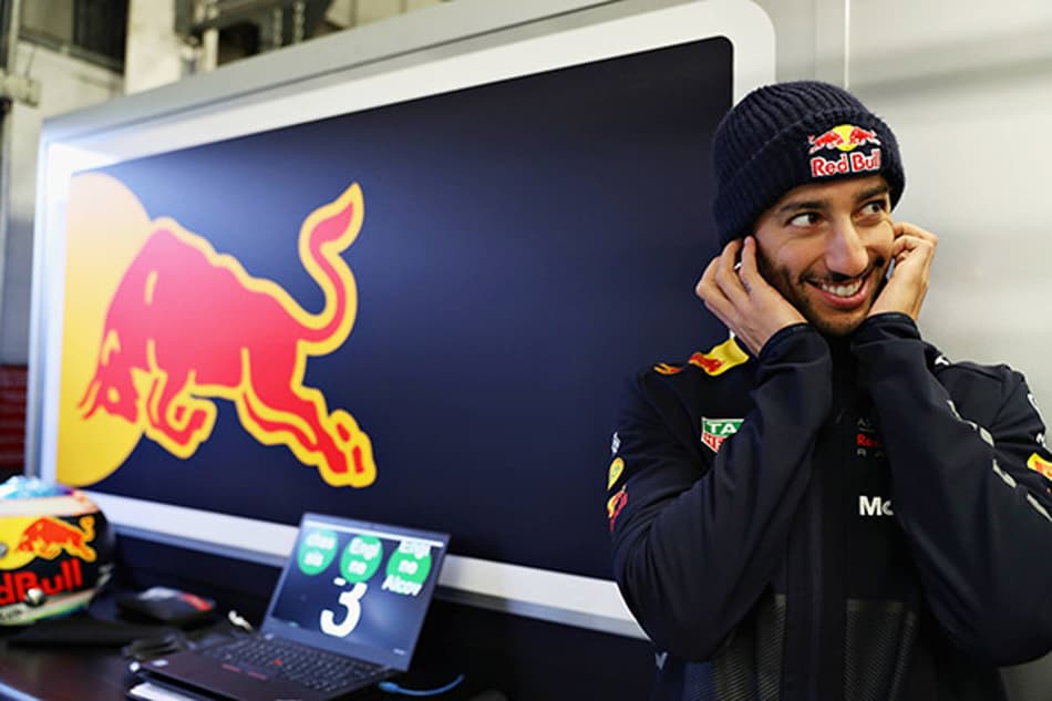 Daniel Ricciardo bate recorde em Barcelona e diz que "tem mais guardado" para a corrida