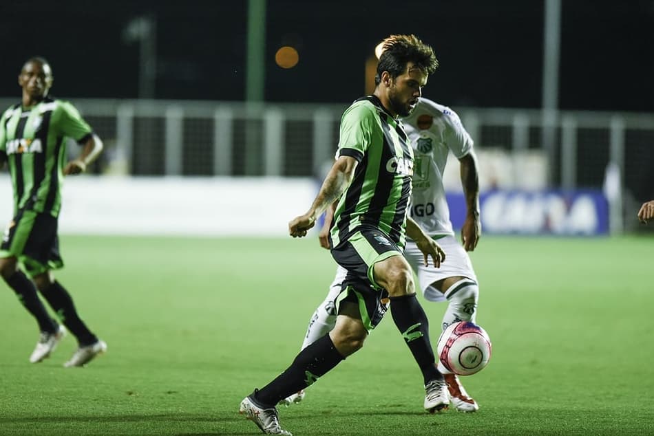 Lateral-direito destaca ótima primeira fase do América-MG