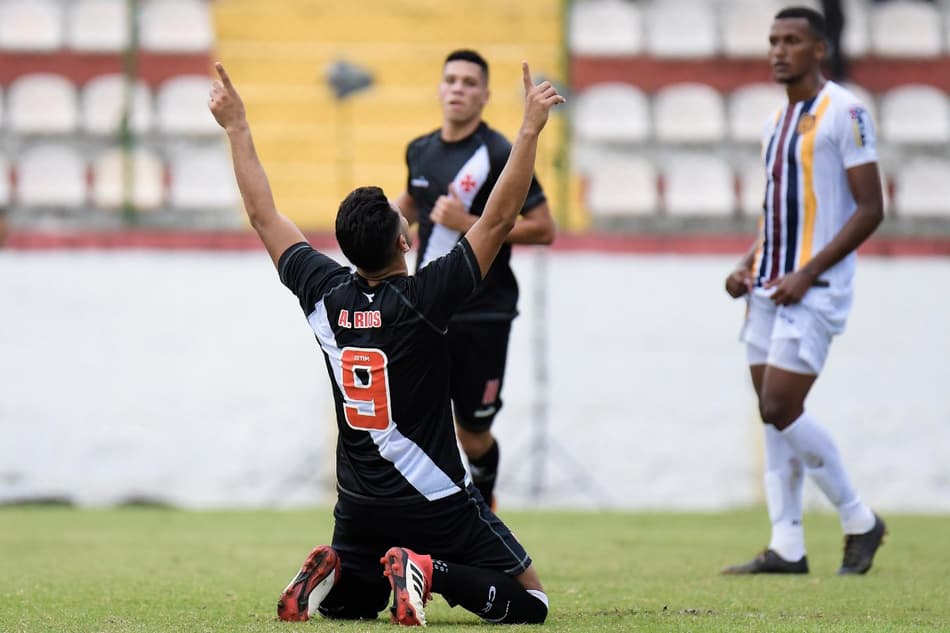 De time misto, Vasco bate Madureira e encaminha vaga às semifinais