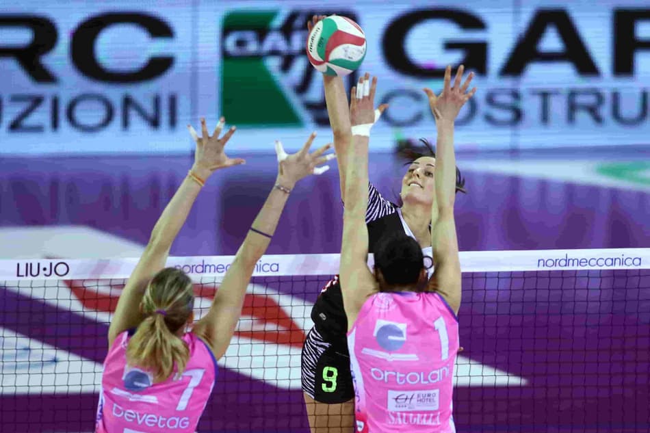Blog Saque: Italiana com passagem pelo vôlei brasileiro sofre grave lesão