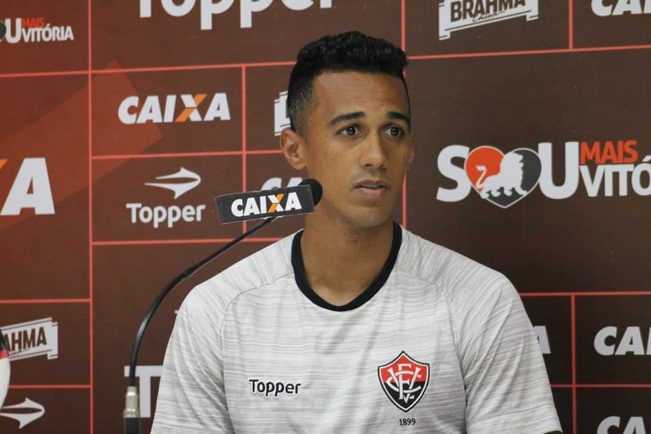 Lateral-esquerdo do Vitória prevê duelo difícil contra Bragantino