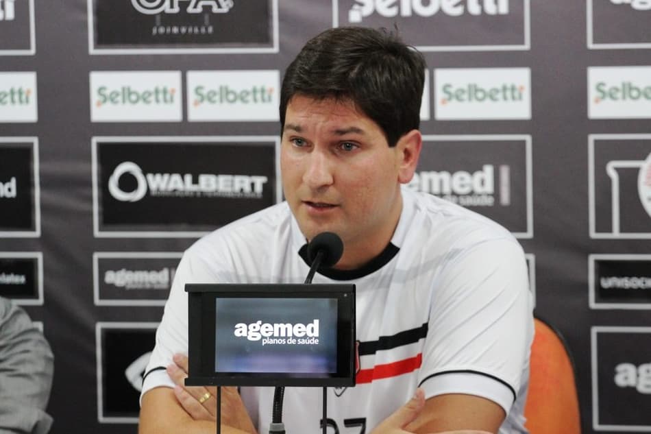 Joinville apresenta novo treinador para temporada de 2018