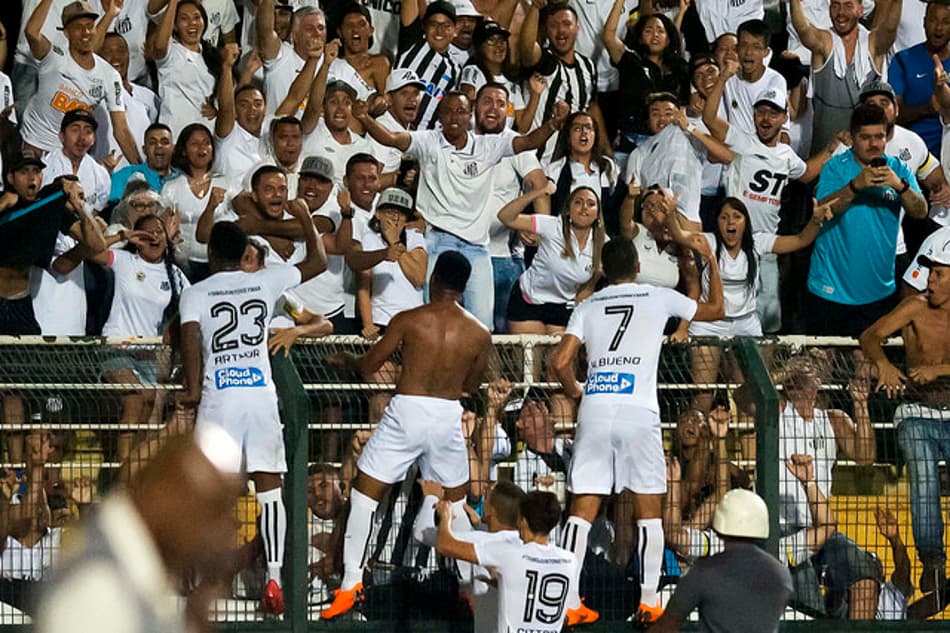 Veja sequência da comemoração de Diogo Vitor, em seu primeiro gol como profissional, contra o Corinthians